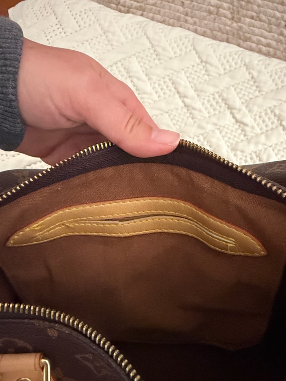 Louis Vuitton Speedy V30. Date Code: SP0169,  dust not included.  EUC! - Picture 8 of 11